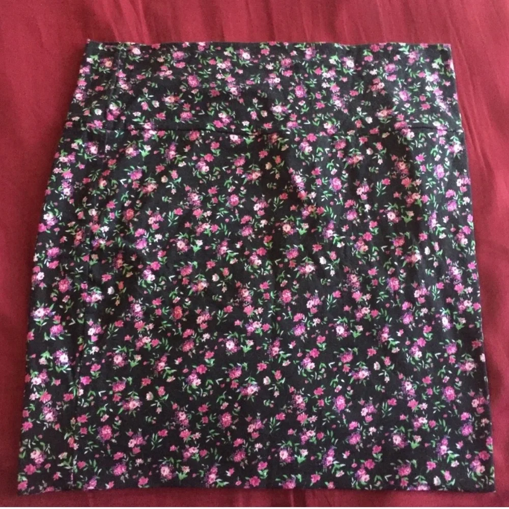Floral Print Black & Pink Pencil Skirt - Picture 2 of 9